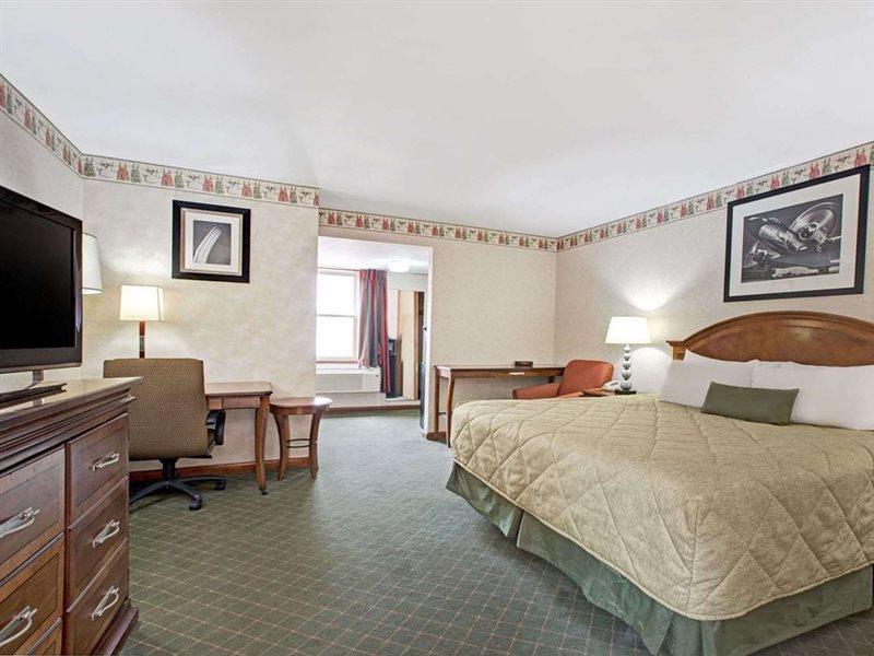 Ramada Inn Flemington Exterior photo