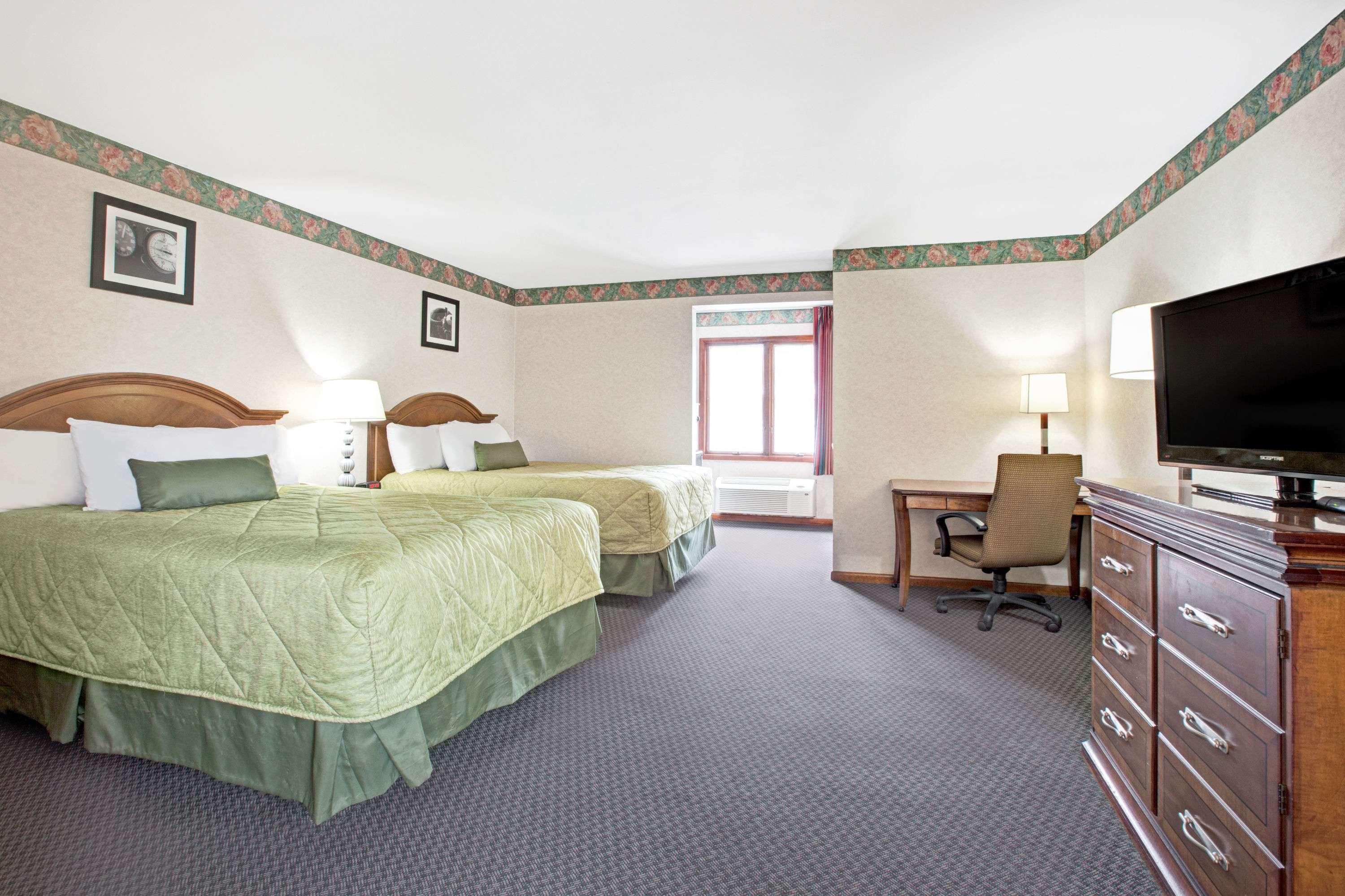 Ramada Inn Flemington Exterior photo